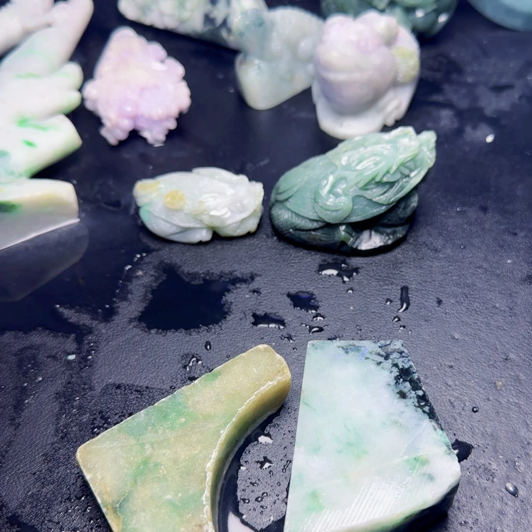 老***:翡翠未镶嵌颈饰80