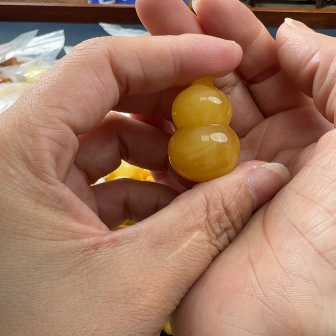 未镶嵌琥珀珠宝奇石