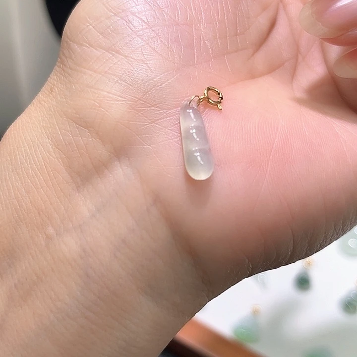 颈饰18K金镶嵌翡翠