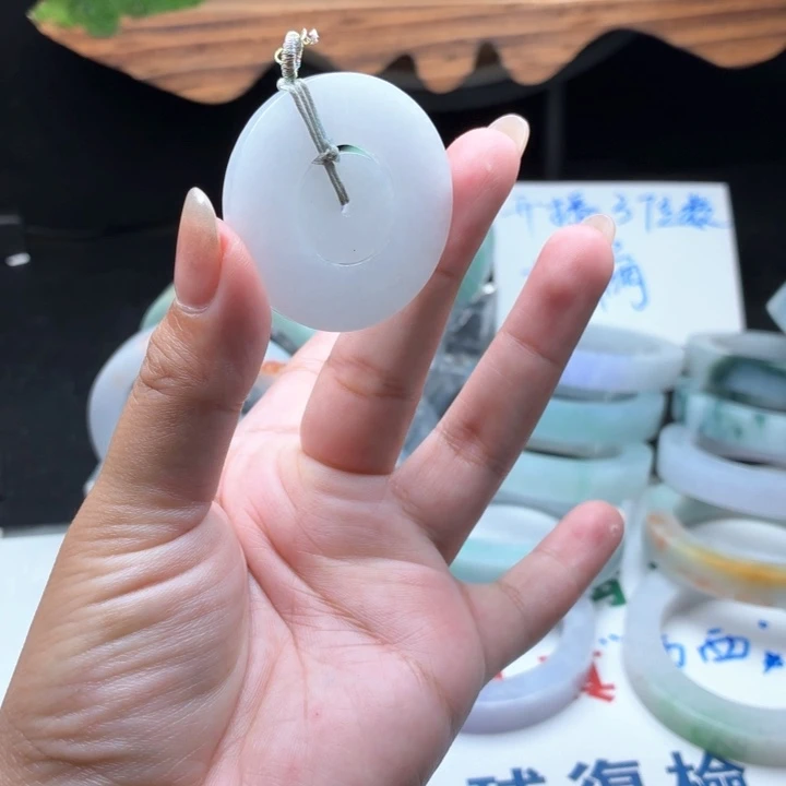 翡翠未镶嵌颈饰子母扣