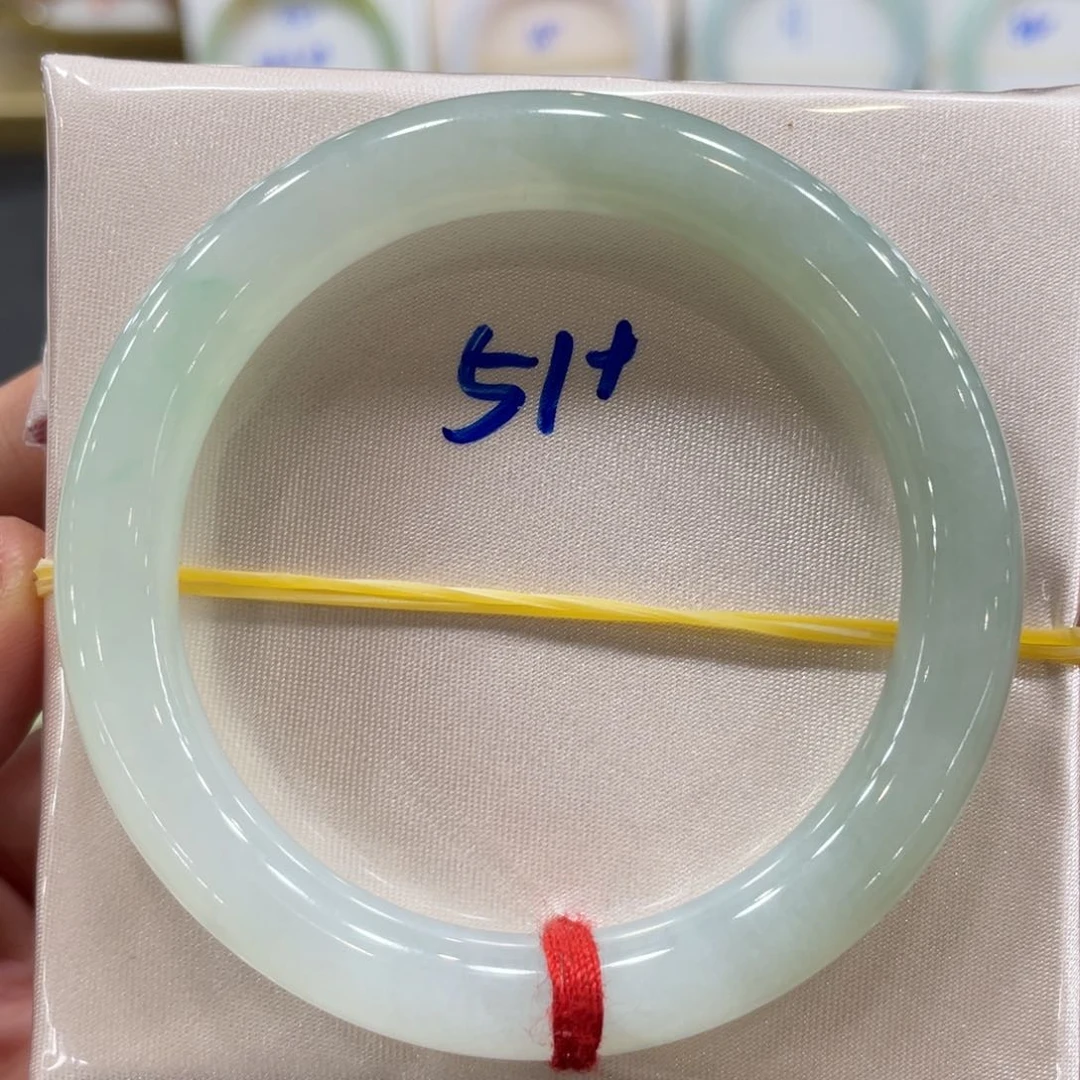 翡翠手镯未镶嵌翡翠手镯