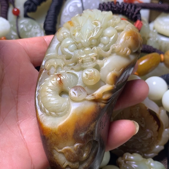 未镶嵌和田玉挂件江****?