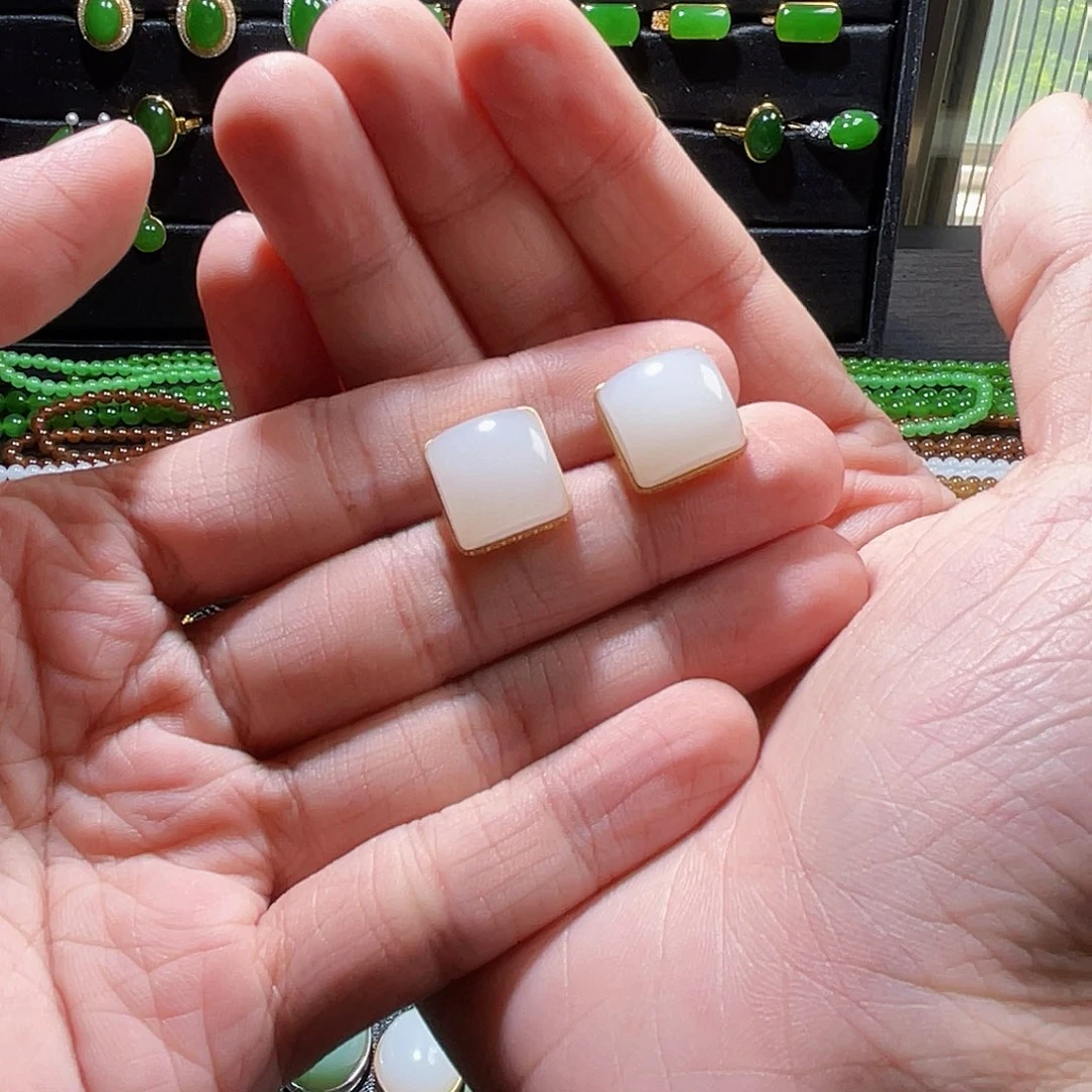 和田玉18K金镶嵌颈饰白玉方形耳钉