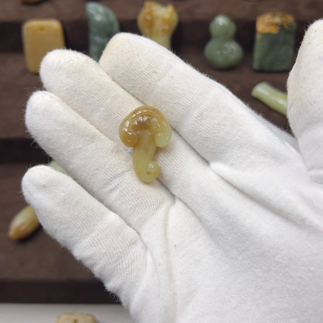 岫岩河磨玉（透闪石质玉）未镶嵌颈饰