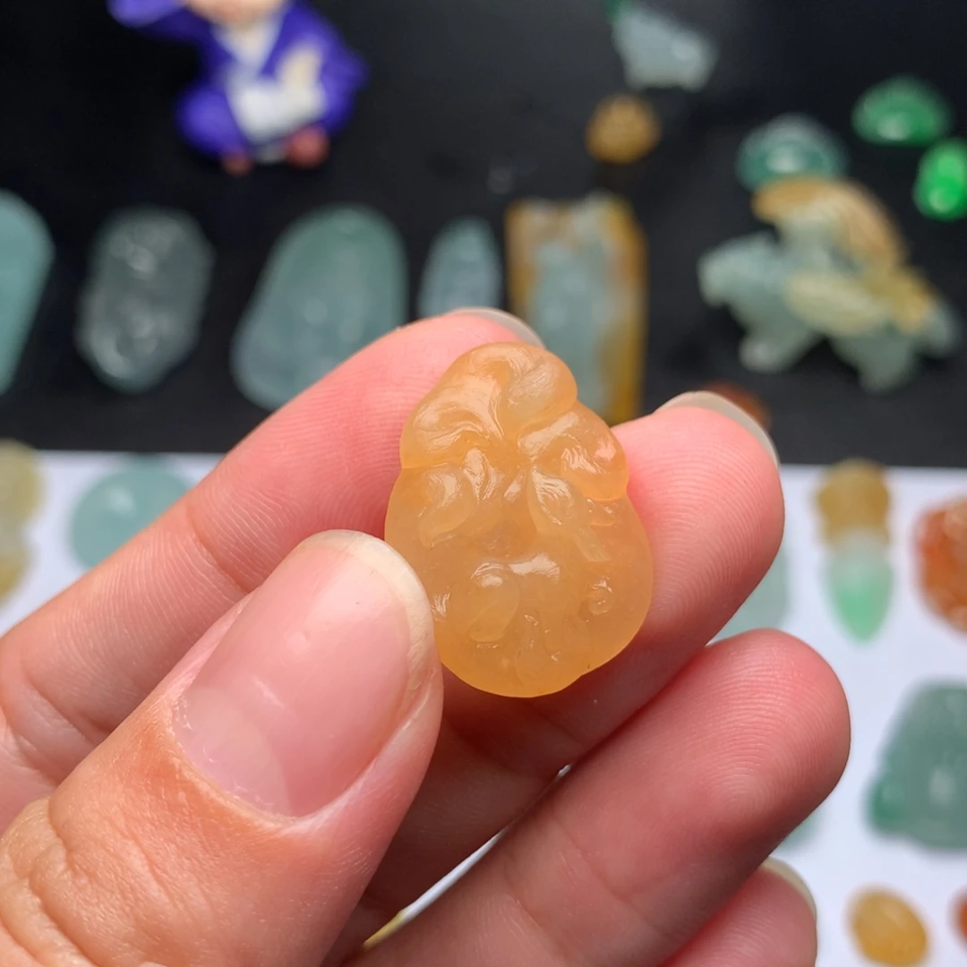 竹***风定制翡翠未镶嵌九尾狐