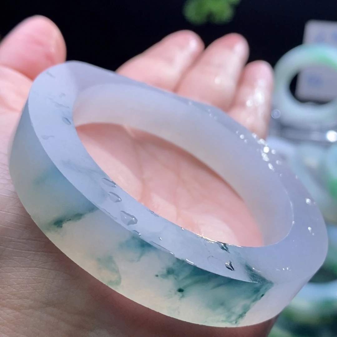 定制翡翠未镶嵌翡翠手镯