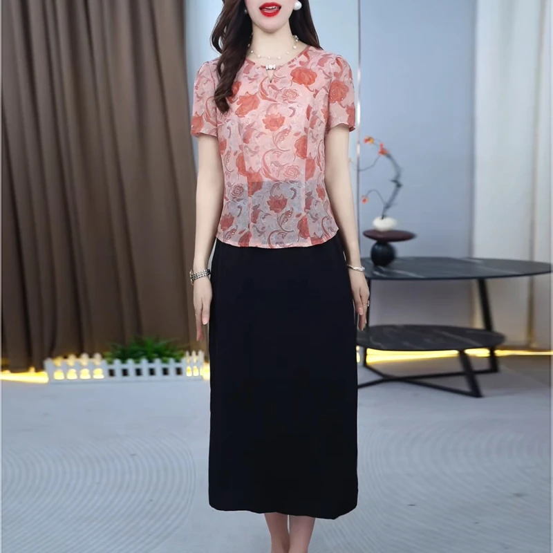 今年流行的漂亮连衣裙女夏2025新款爆款优雅减龄假两件妈妈装裙子