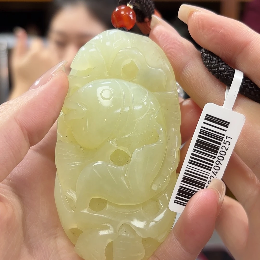 蛇纹石玉手把鱼未镶嵌