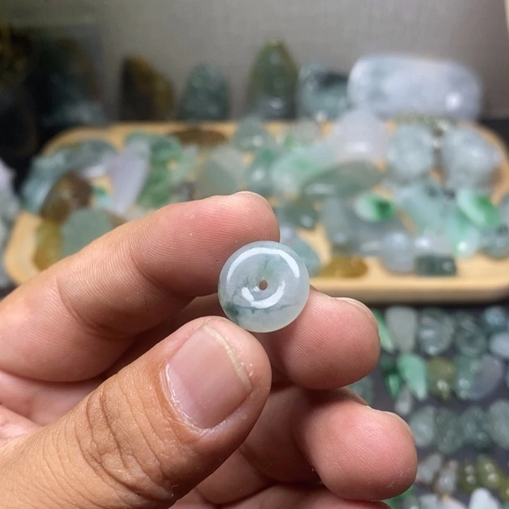 颈饰未镶嵌翡翠扣