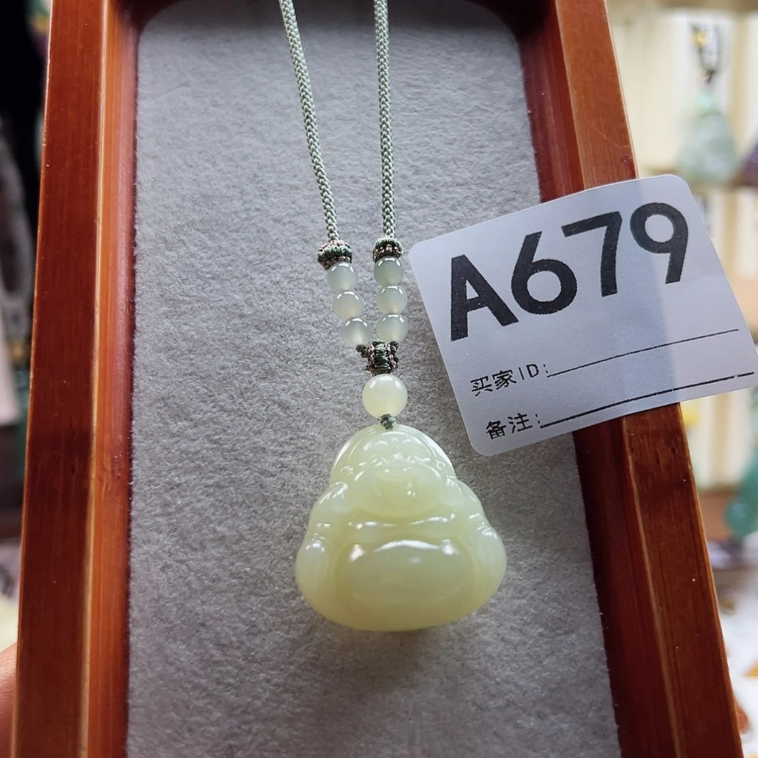 是***.颈饰合金石英质玉
