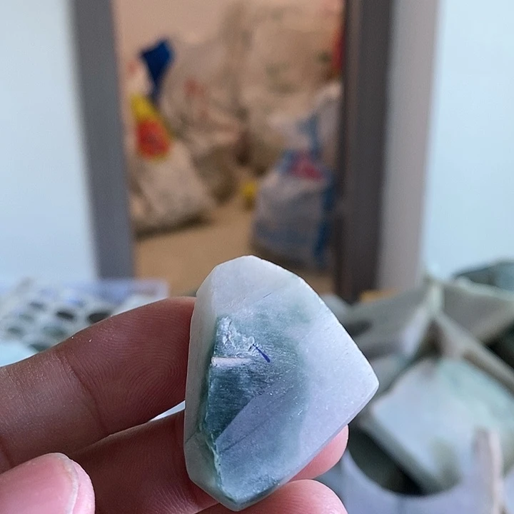 翡翠未镶嵌颈饰这