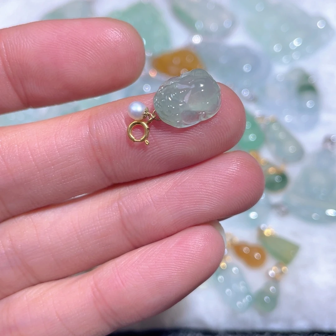 翡翠18K金镶嵌颈饰翡翠