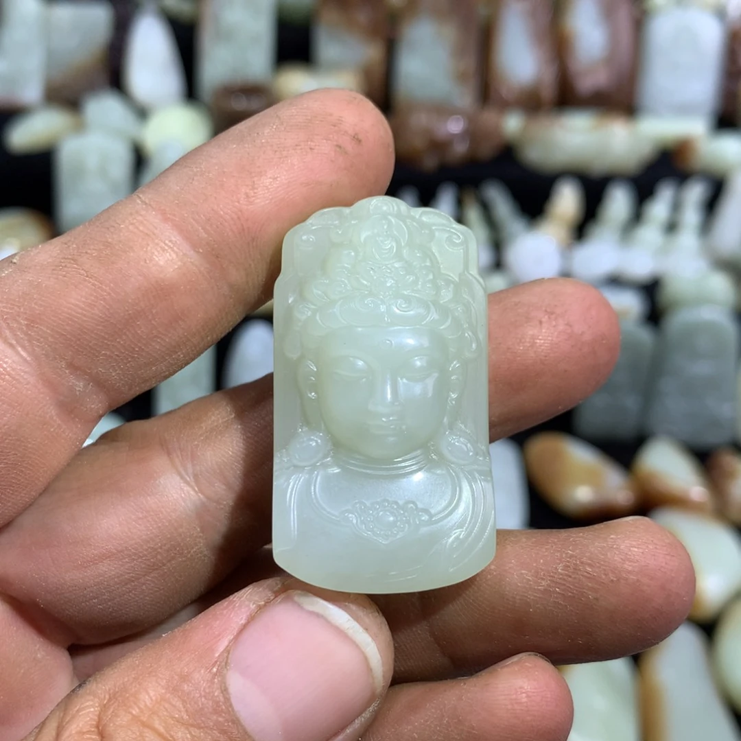 颈饰未镶嵌和田玉阿**飞