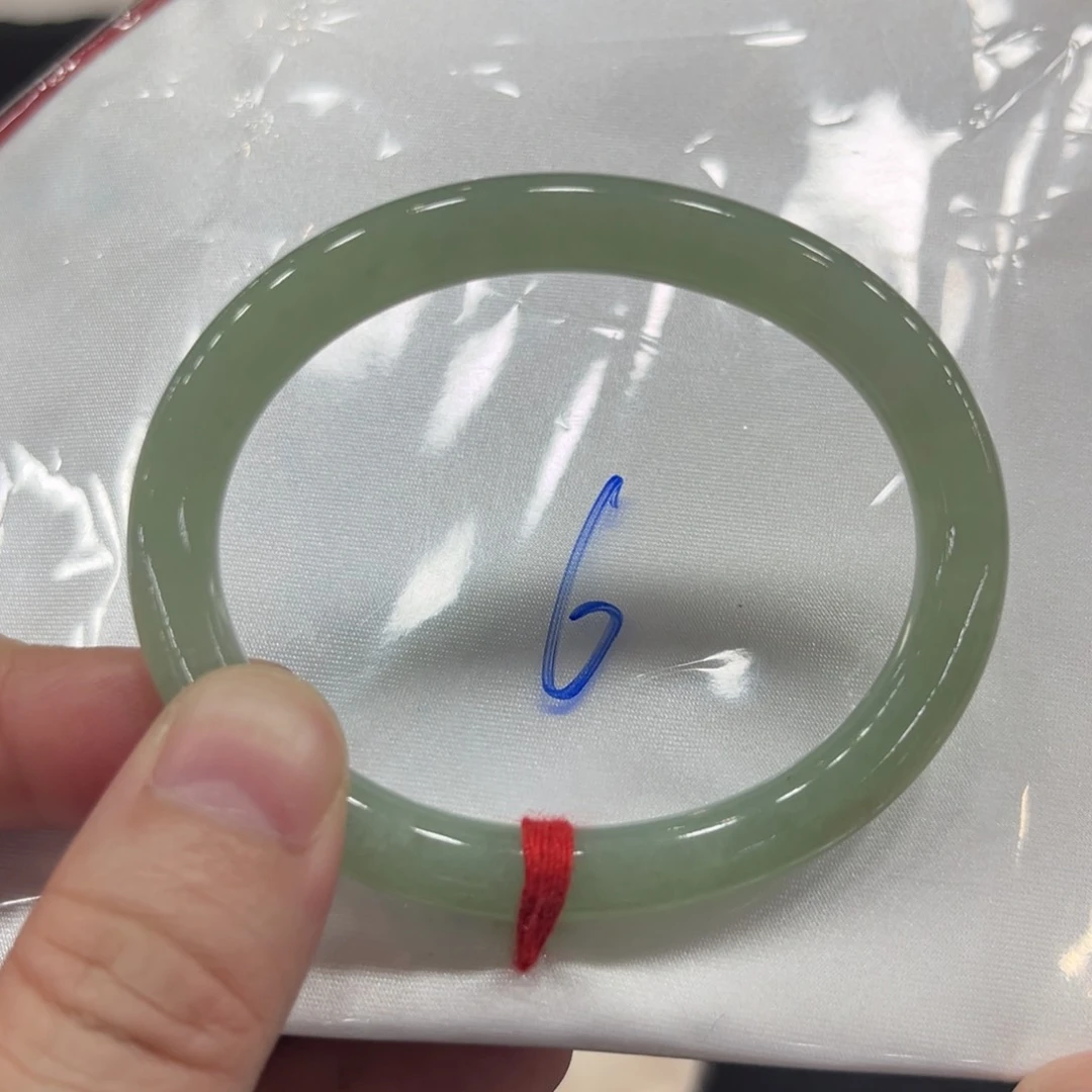 翡翠手镯未镶嵌54贵