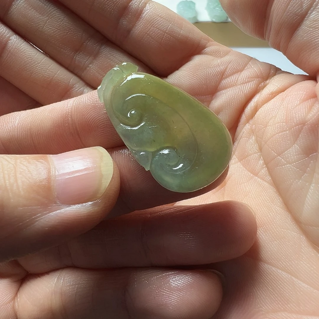 定制翡翠未镶嵌如意