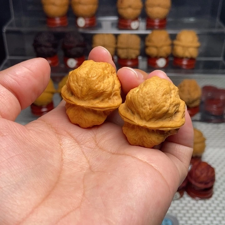 文玩核桃把件玉龙金蟾30