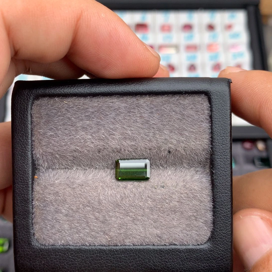 碧玺珠宝半成品未镶嵌1.45克拉全净无暇