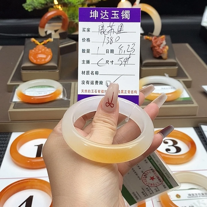 鹿***_未镶嵌石英质玉（黄龙玉）手镯