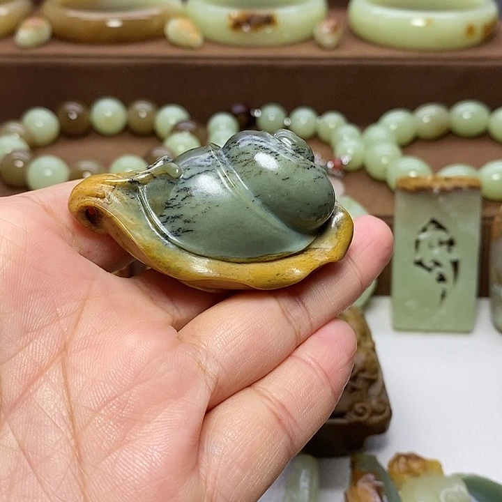 用***7岫岩河磨玉（透闪石质玉）未镶嵌颈饰