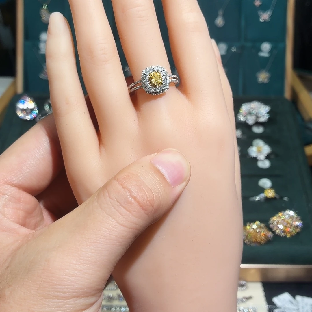 18K金镶嵌戒指/指环钻石