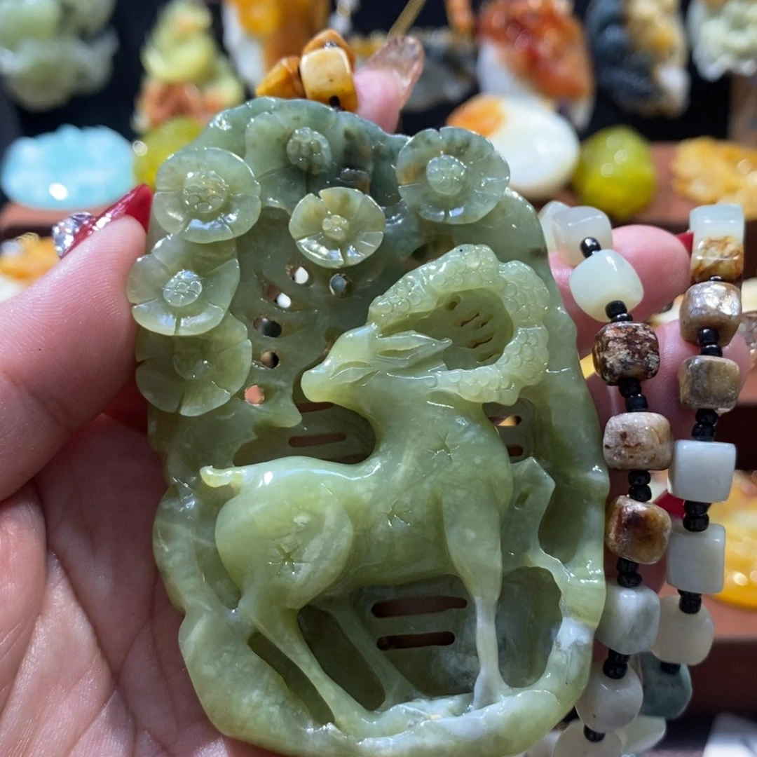 蛇纹石玉颈饰未镶嵌