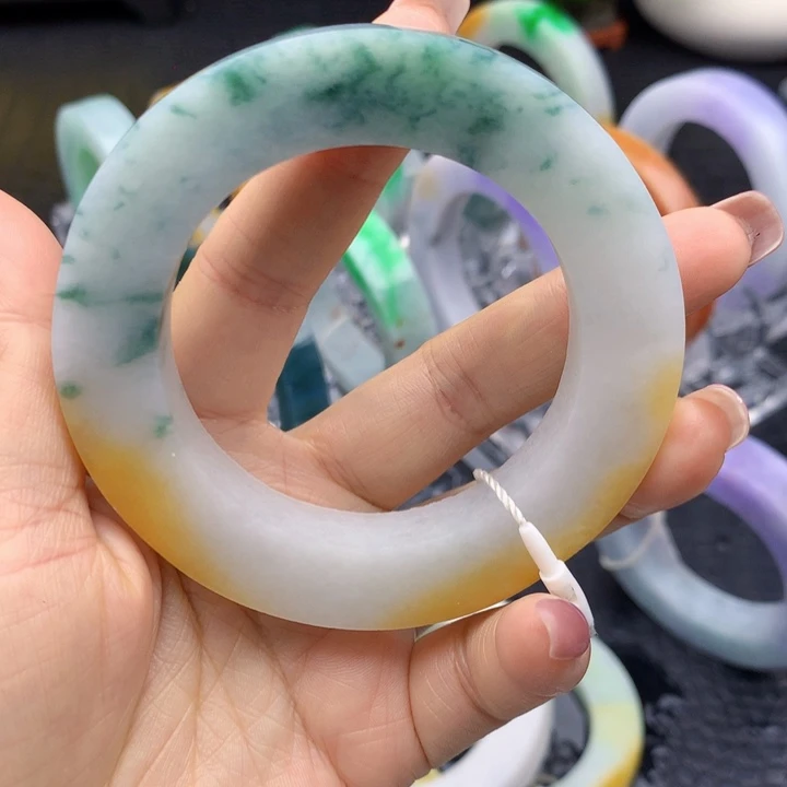 定制翡翠未镶嵌翡翠手镯