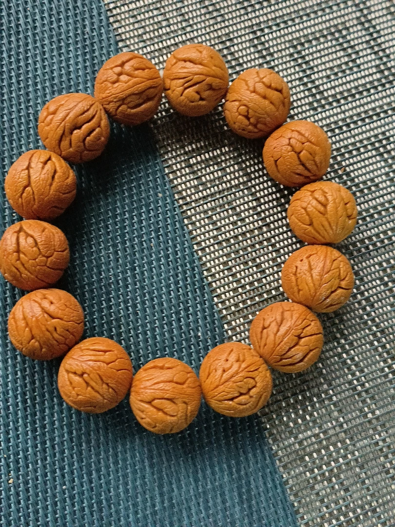 秦岭龙纹桃核金丝龙珠手串。17
