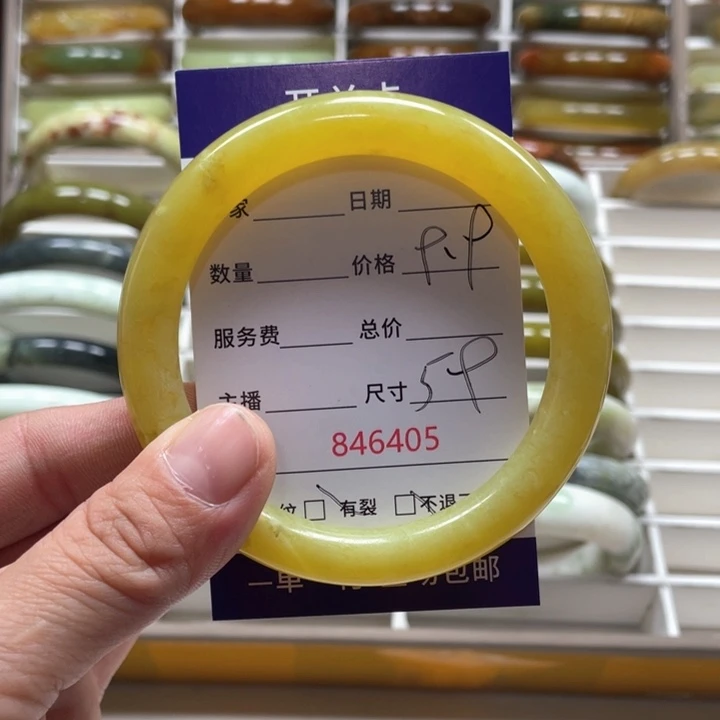 蛇纹石玉手镯未镶嵌y****9