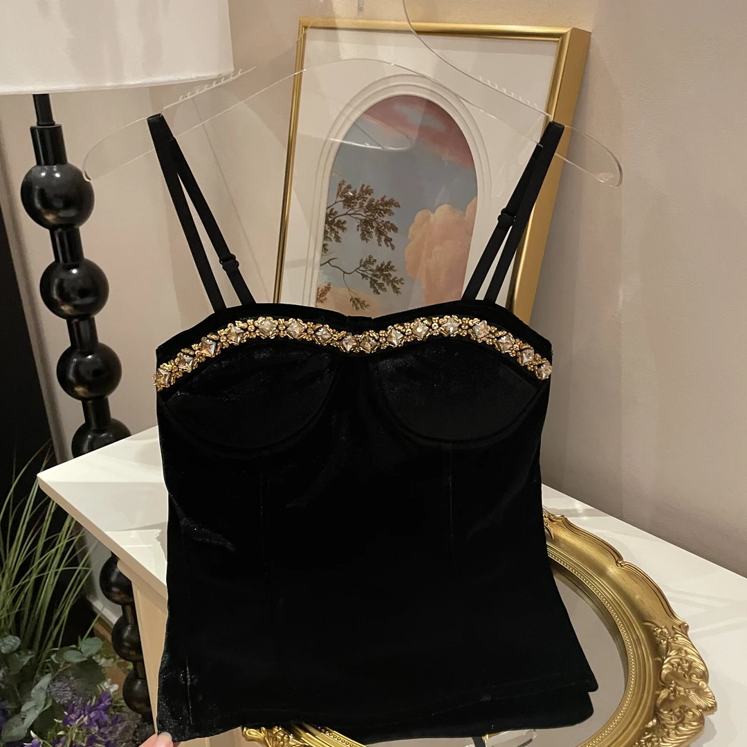 魅鹊 52322【带胸垫】法式轻奢贵气钉钻丝绒吊带背心