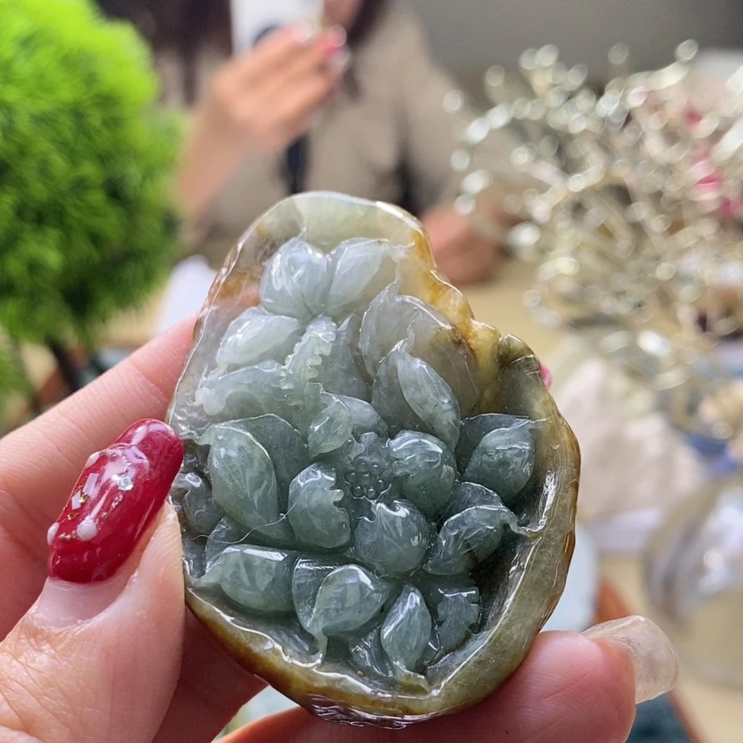 【闪购商品】翡翠颈饰未镶嵌花