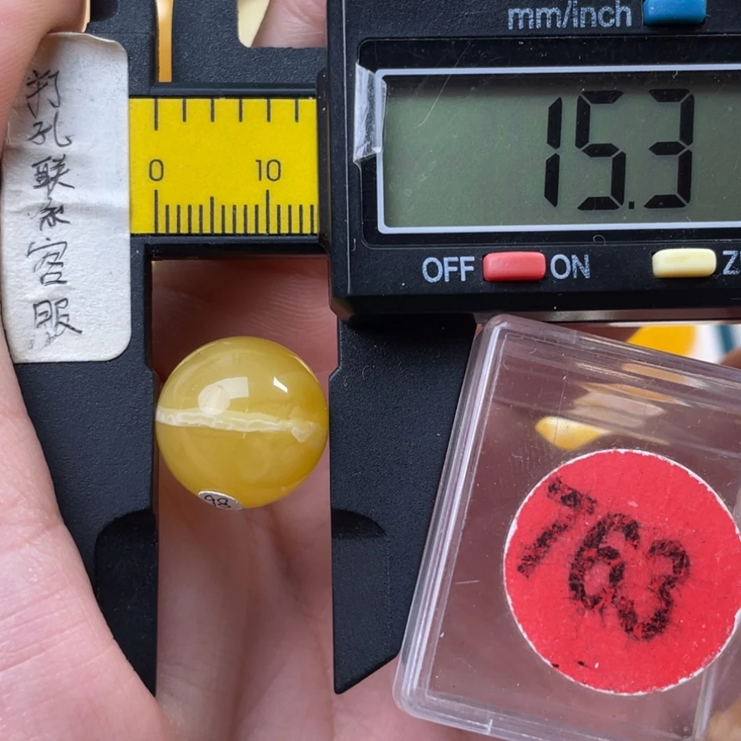 蜜蜡未镶嵌珠宝奇石