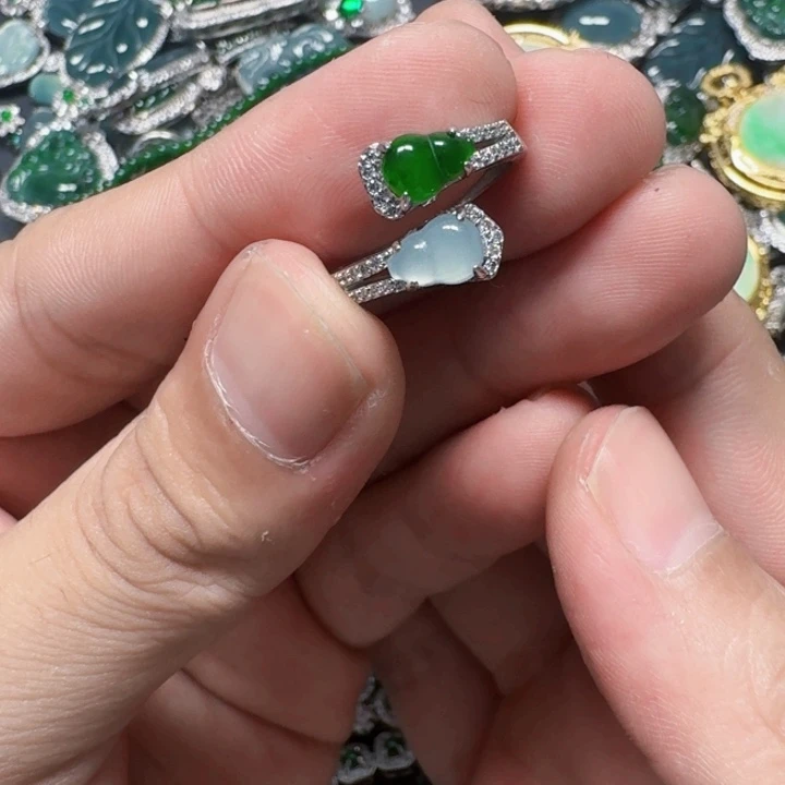 翡翠未镶嵌颈饰天然A货翡翠放漏