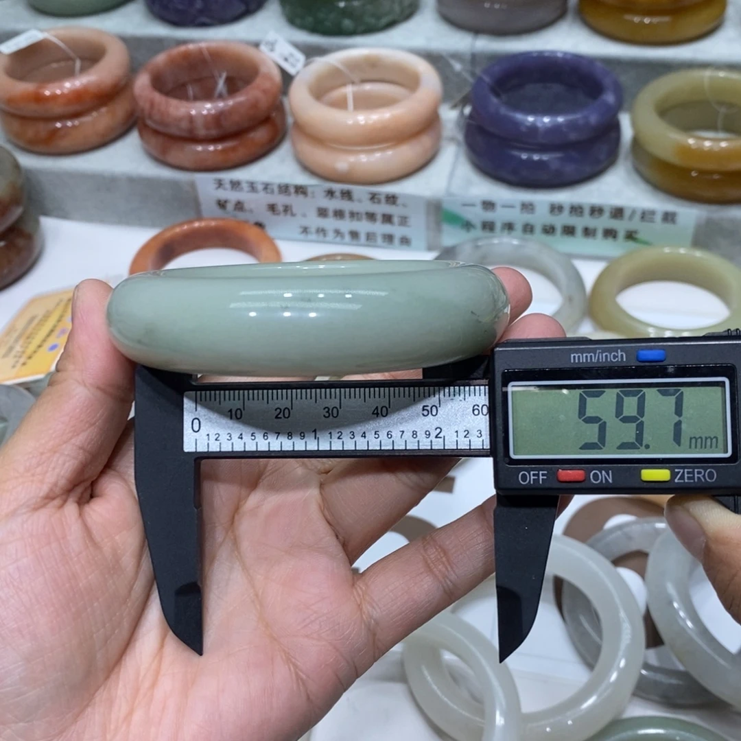 石英岩玉未镶嵌手镯