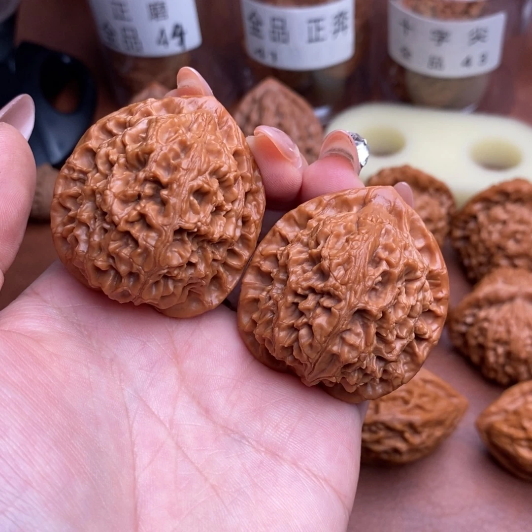 文玩核桃把件精品水龙纹