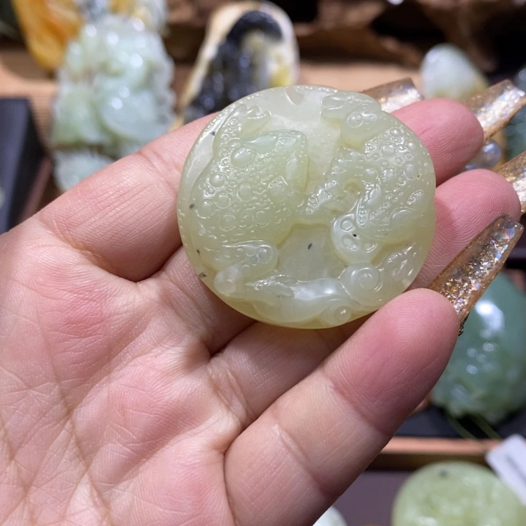 蛇纹石玉颈饰未镶嵌