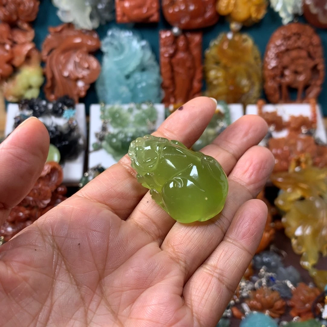 蛇纹石玉未镶嵌挂坠韩****吖