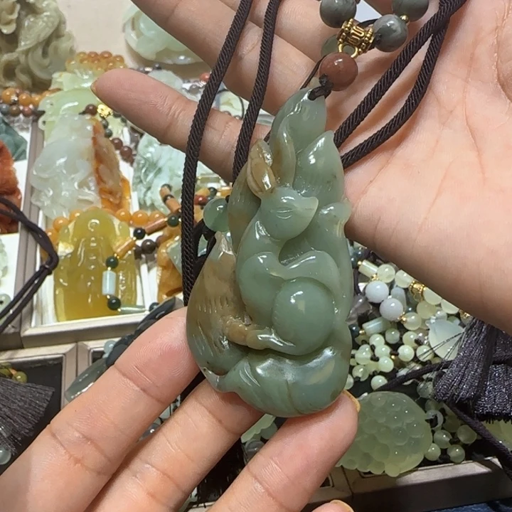 蛇纹石玉未镶嵌吊坠