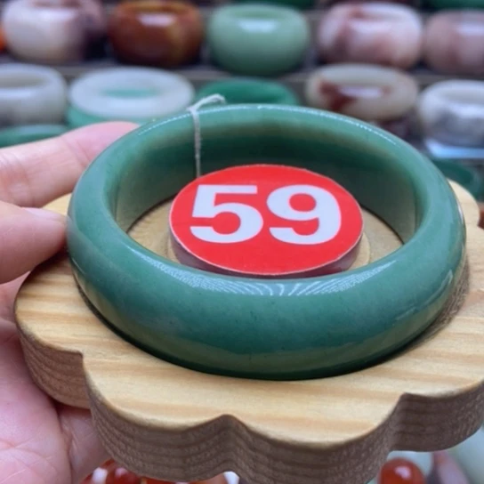 未镶嵌手镯石英质玉