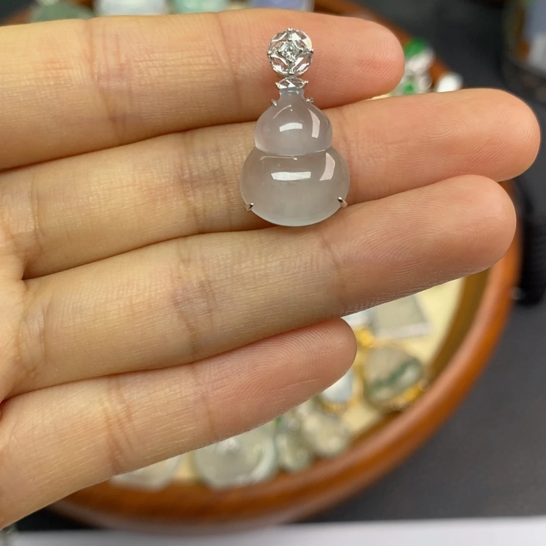 翡翠18K金镶嵌颈饰翡翠