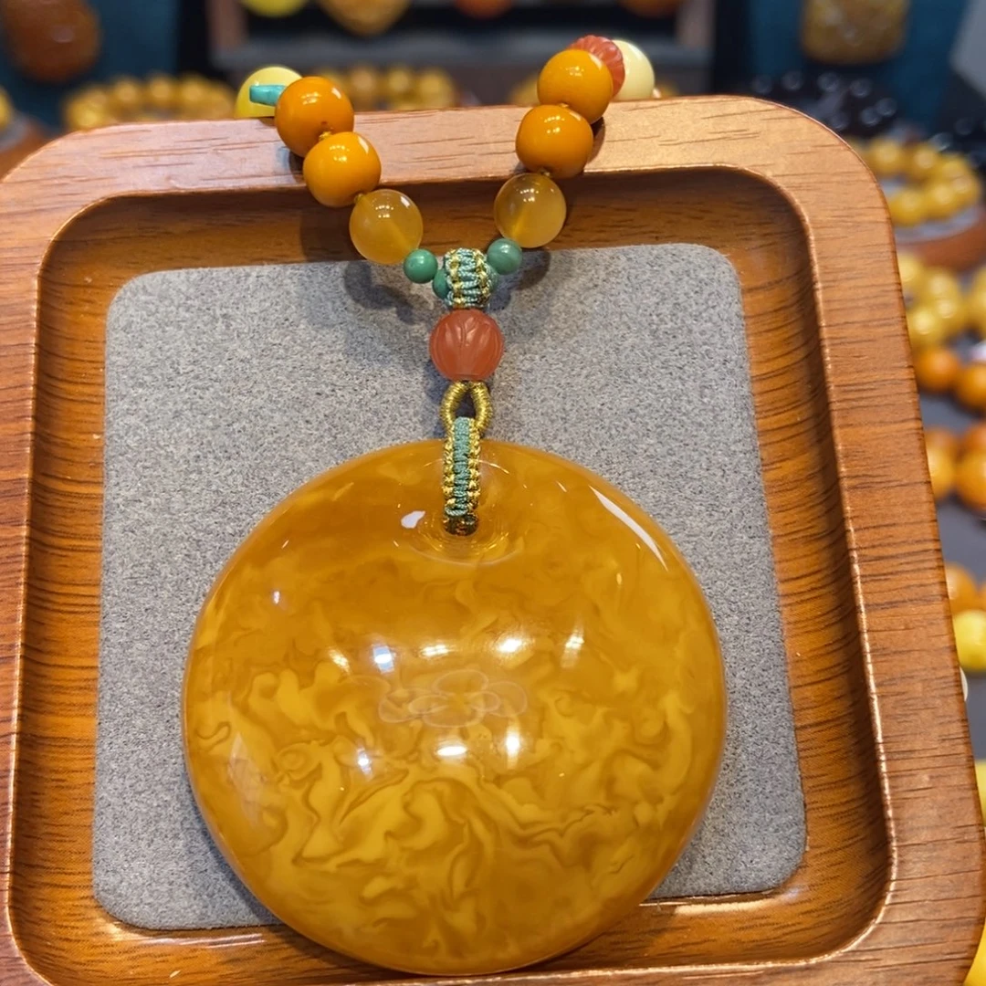 琥珀未镶嵌颈饰蜜蜡