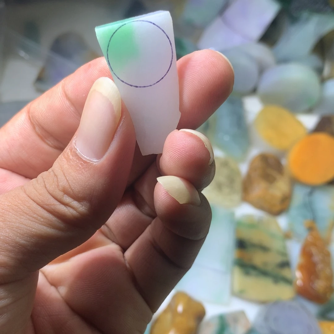 【闪购商品】未镶嵌定制翡翠天然翡翠原石吊坠