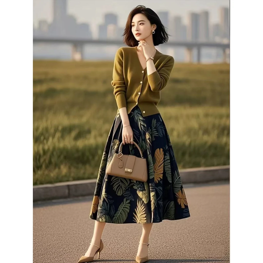 今年流行的一整套针织套装2025女装新款开衫上衣印花半身裙两件套