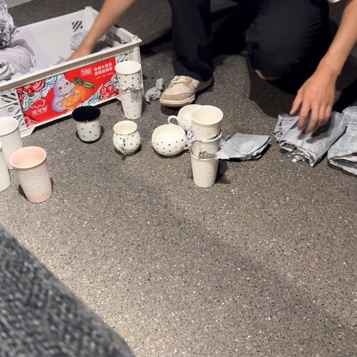 J****）哈哈哈哈预定一个杯子