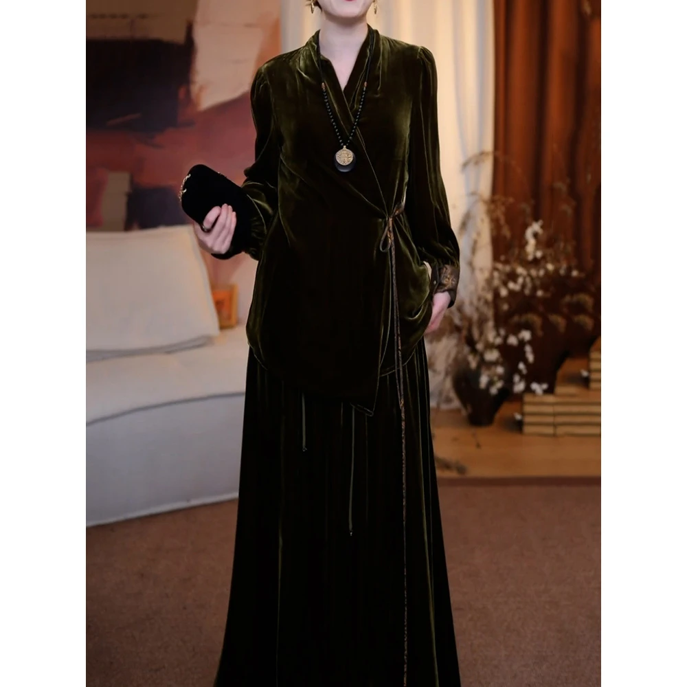 轻奢高级感丝绒裙套装女2025冬季新款文艺风长袖百搭衬衫+半身裙