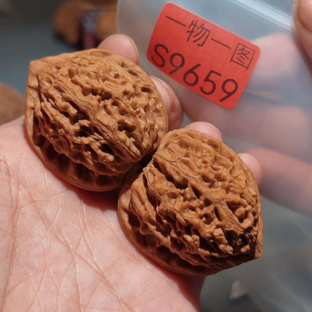 文玩核桃把件金牛