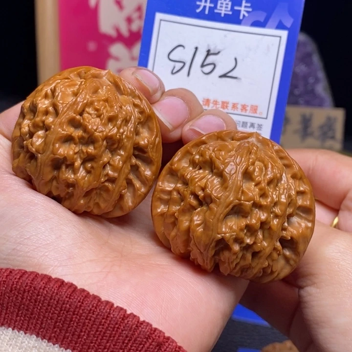 文玩核桃吊坠44三角白s152