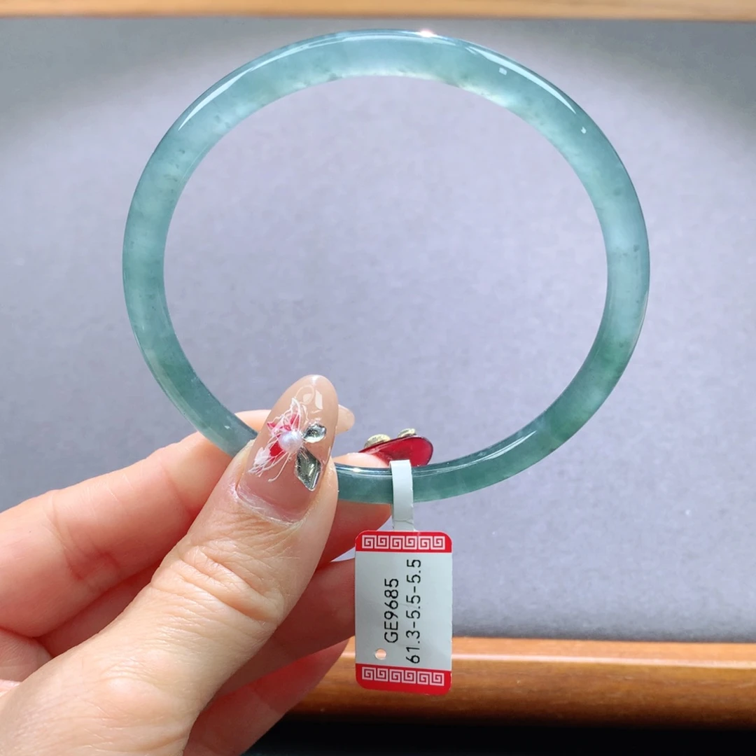 翡翠手镯未镶嵌天然翡翠手镯