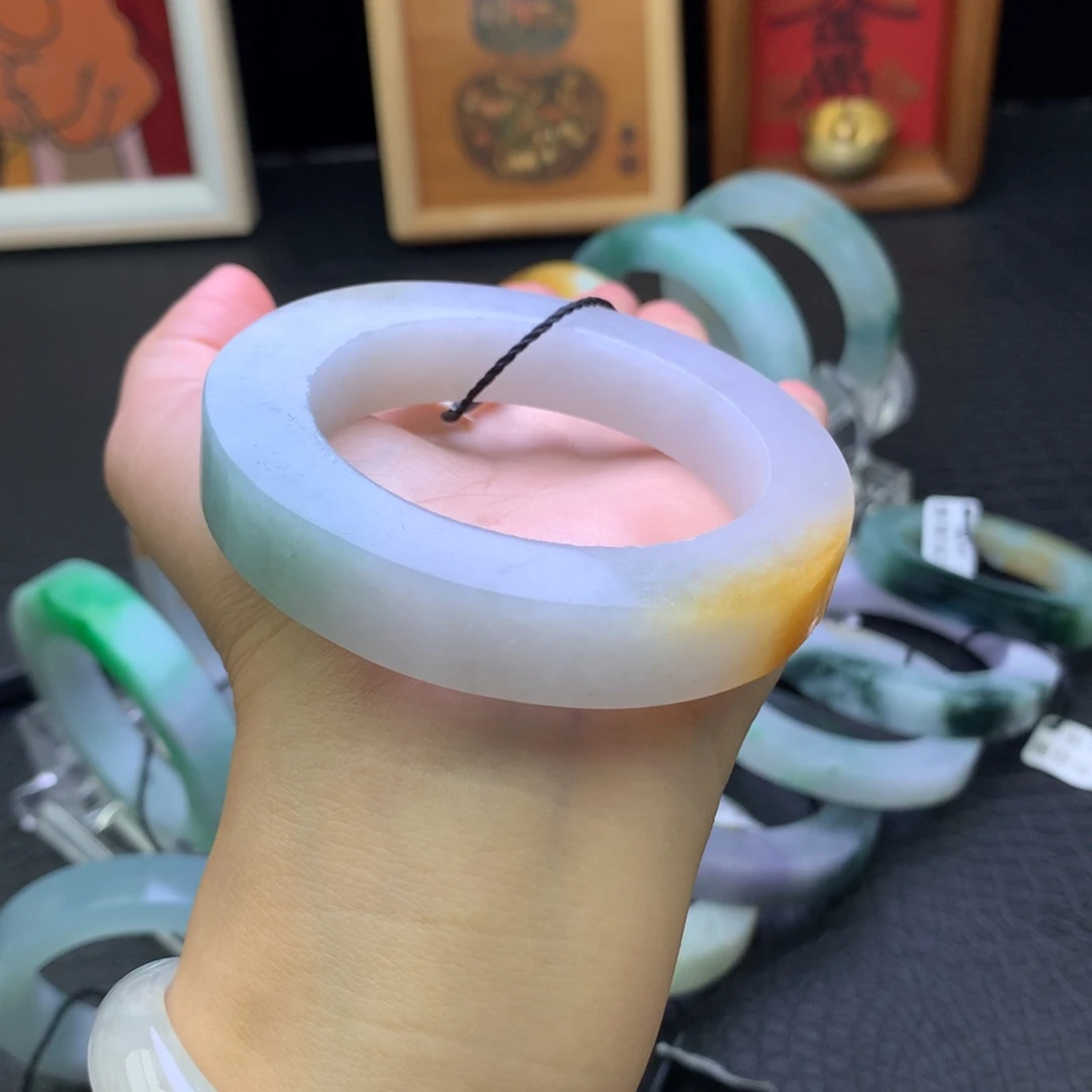 定制翡翠未镶嵌翡翠手镯