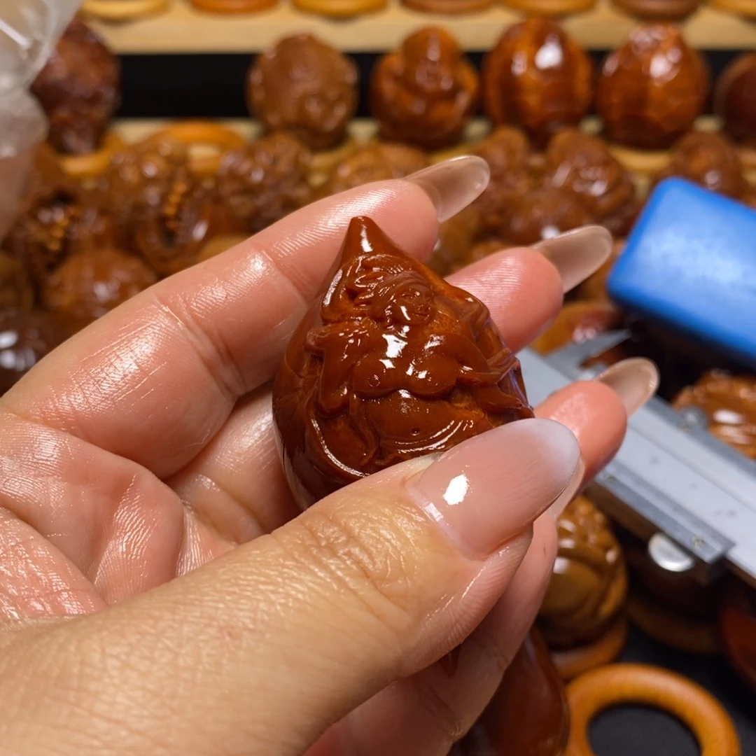 【闪购商品】橄榄核吊坠栐*。飞天美女