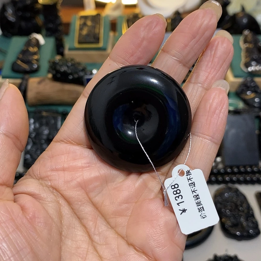 随***起蛇纹石玉未镶嵌颈饰